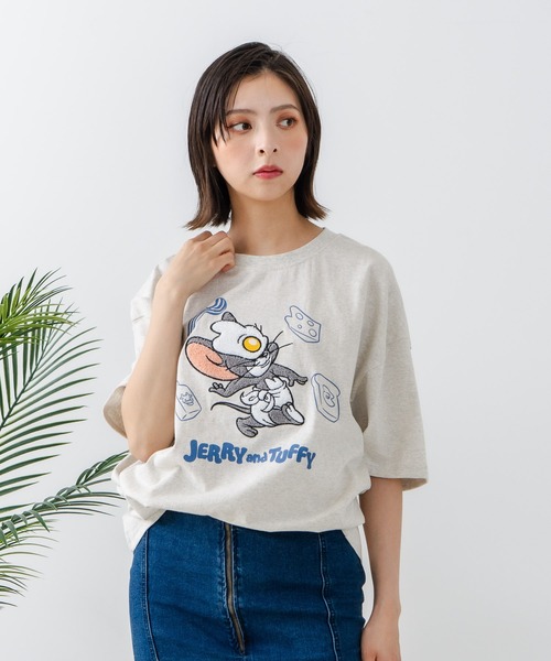 Tom&Jerry(トムアンドジェリー)の「【TOM AND JERRY/トムとジェリー】オリジナルデザインTシャツ ジェリー タフィー ドロップショルダー ビッグシルエット ユニセックス(Tシャツ/カットソー・メンズ・ベージュ系その他/ベージュ系その他2/ホワイト系その他3/パープル系その他3/ホワイト系その他2/ブルー系その他/ベージュ系その他5/ホワイト系その他4/パープル系その他5/ブラック系その他4/ブルー系その他7/ホワイト系その他7/ベージュ系その他6/ブラック系その他6・SMALL/LARGE/MEDIUM/X-LARGE)」の22枚目の写真