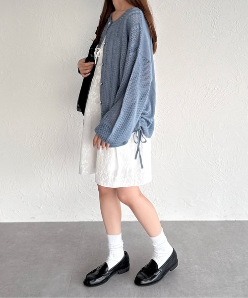 kutir（クティール）の「ハートボタンドロスト透かし編みカーディガン（カーディガン/ボレロ・レディース・レッド/サックスブルー/アイボリー・FREE）」の16枚目の写真