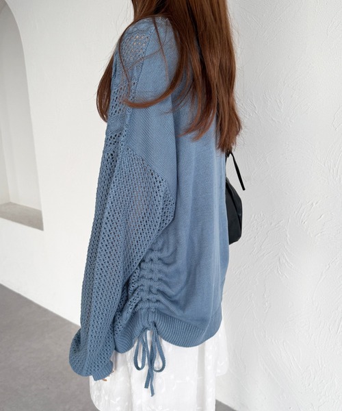 kutir（クティール）の「ハートボタンドロスト透かし編みカーディガン（カーディガン/ボレロ・レディース・レッド/サックスブルー/アイボリー・FREE）」の13枚目の写真
