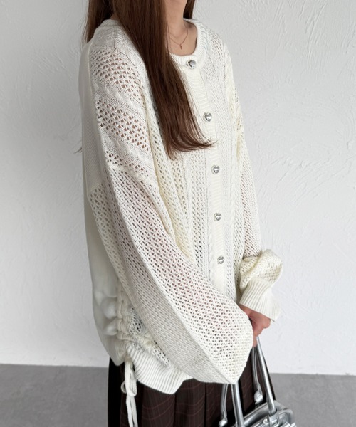 kutir（クティール）の「ハートボタンドロスト透かし編みカーディガン（カーディガン/ボレロ・レディース・レッド/サックスブルー/アイボリー・FREE）」の6枚目の写真