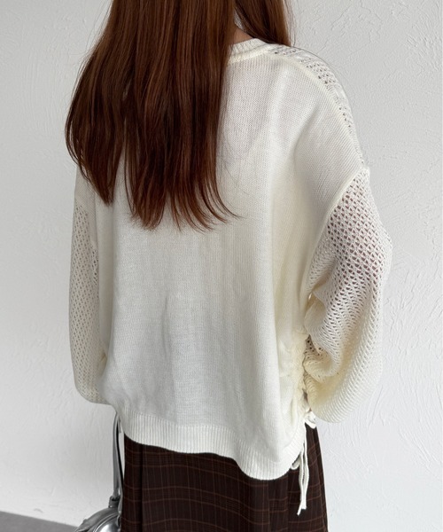 kutir（クティール）の「ハートボタンドロスト透かし編みカーディガン（カーディガン/ボレロ・レディース・レッド/サックスブルー/アイボリー・FREE）」の7枚目の写真