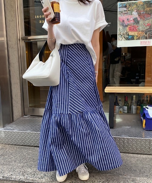 FREE STYLISTS(フリー スタイリスト)の「YUGA_YGMC Striped tiered flare skirt(スカート・レディース・ネイビー/ホワイト・FREE)」の2枚目の写真