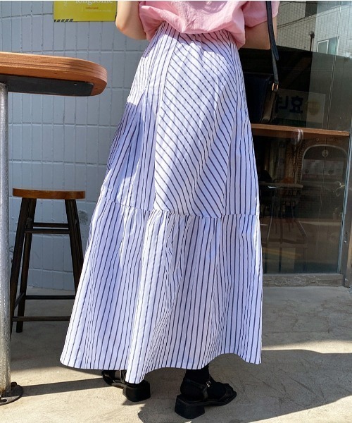 FREE STYLISTS(フリー スタイリスト)の「YUGA_YGMC Striped tiered flare skirt(スカート・レディース・ネイビー/ホワイト・FREE)」の3枚目の写真