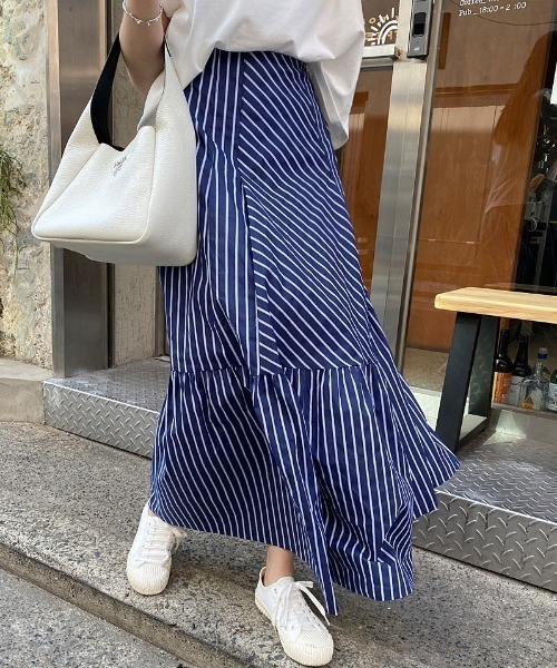 FREE STYLISTS(フリー スタイリスト)の「YUGA_YGMC Striped tiered flare skirt(スカート・レディース・ネイビー/ホワイト・FREE)」の8枚目の写真