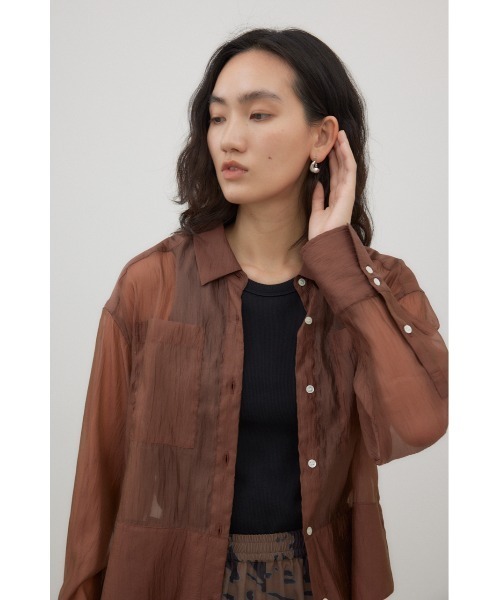 crie conforto(クリーコンフォルト)の「ガーターデザインシアーショートシャツ(シャツ/ブラウス・レディース・アイボリー/ブラック/ブラウン・FREE)」の7枚目の写真