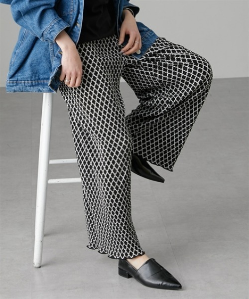 Soiunique（スワユニーク）の「デザイン総柄クリスタルプリーツパンツ［Soiunique］（その他パンツ・レディース・ブラック系1/ブラック系3/ブラウン系/ブラック系2・M/L）」の3枚目の写真