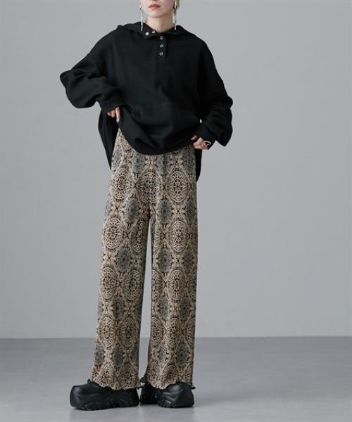 Soiunique（スワユニーク）の「デザイン総柄クリスタルプリーツパンツ［Soiunique］（その他パンツ・レディース・ブラック系1/ブラック系3/ブラウン系/ブラック系2・M/L）」の7枚目の写真