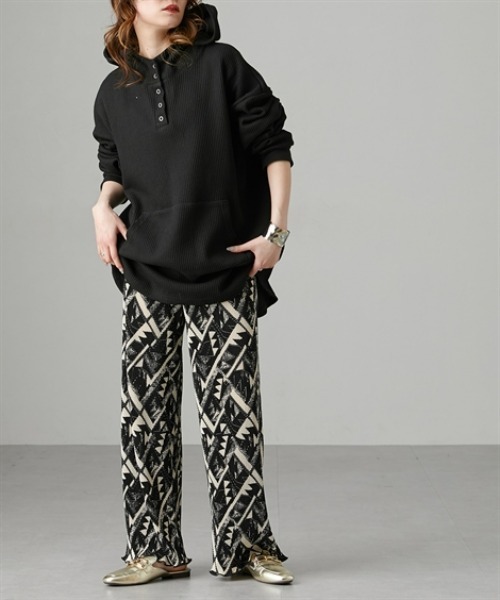 Soiunique（スワユニーク）の「デザイン総柄クリスタルプリーツパンツ［Soiunique］（その他パンツ・レディース・ブラック系1/ブラック系3/ブラウン系/ブラック系2・M/L）」の11枚目の写真