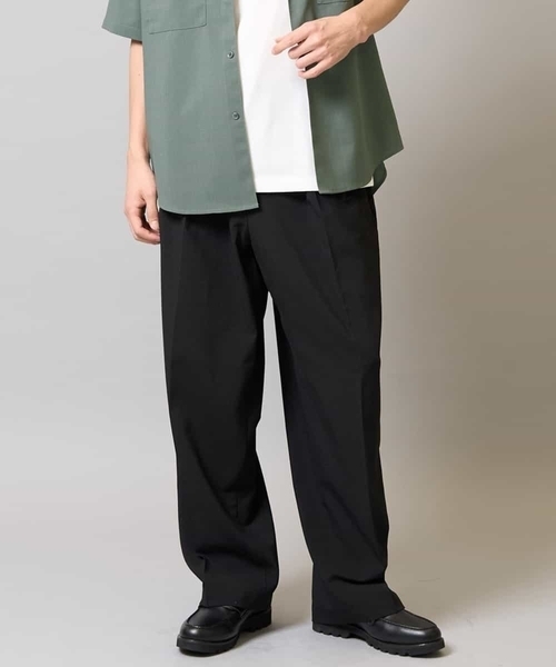 a.v.v(アーヴェヴェ)の「【速乾/イージーケア】2タックワイドイージースラックス【夏リライト】(その他パンツ・メンズ・ブラック・46/48/50)」の1枚目の写真