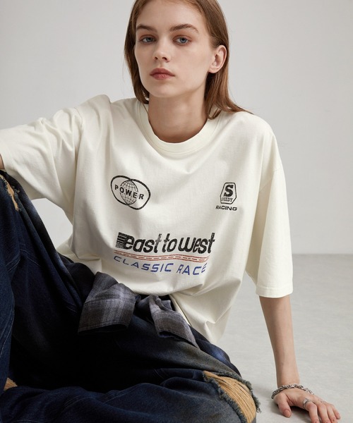 EMMA CLOTHES（エマクローズ）の「ヴィンテージ加工 ゲームデザイン レーシングプリント半袖Tシャツ（Tシャツ/カットソー・メンズ・オフホワイト/グレー/ブラック・M/L）」の2枚目の写真