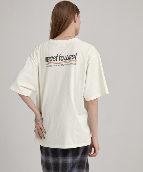 EMMA CLOTHES（エマクローズ）の「ヴィンテージ加工 ゲームデザイン レーシングプリント半袖Tシャツ（Tシャツ/カットソー・メンズ・オフホワイト/グレー/ブラック・M/L）」の4枚目の写真