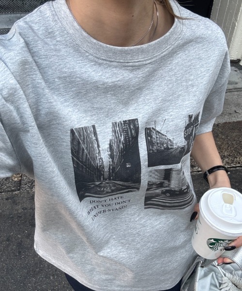 ISOOK（アイスー）の「オリジナルフォトプリントTシャツ(chiica original) / グラフィック フォトデザイン プリントT 半袖 オーバーサイズ ビックシルエット オーバーTシャツ メンズライク モード モノトーン モノクロ ホワイト 白 グレー（Tシャツ/カットソー・レディース・ホワイト/グレー・FREE）」の6枚目の写真