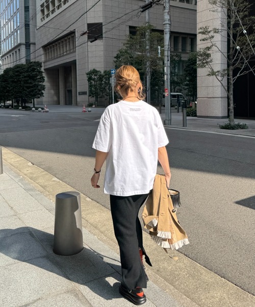 ISOOK（アイスー）の「オリジナルフォトプリントTシャツ(chiica original) / グラフィック フォトデザイン プリントT 半袖 オーバーサイズ ビックシルエット オーバーTシャツ メンズライク モード モノトーン モノクロ ホワイト 白 グレー（Tシャツ/カットソー・レディース・ホワイト/グレー・FREE）」の17枚目の写真