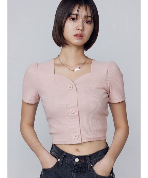 EMODA（エモダ）の「フロントボタンショートリブトップ（Tシャツ/カットソー・レディース・グレー/ホワイト/ピンク/ブラック/レッド・FREE）」の4枚目の写真