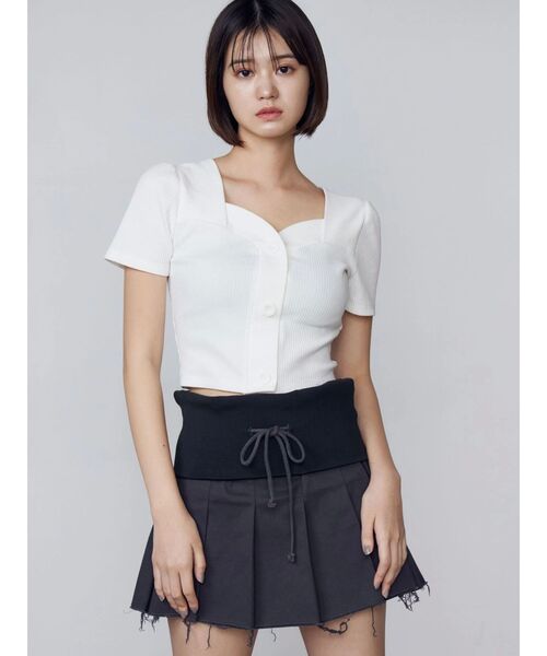 EMODA（エモダ）の「フロントボタンショートリブトップ（Tシャツ/カットソー・レディース・グレー/ホワイト/ピンク/ブラック/レッド・FREE）」の20枚目の写真