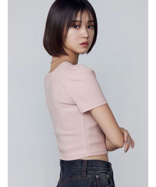 EMODA（エモダ）の「フロントボタンショートリブトップ（Tシャツ/カットソー・レディース・グレー/ホワイト/ピンク/ブラック/レッド・FREE）」の14枚目の写真