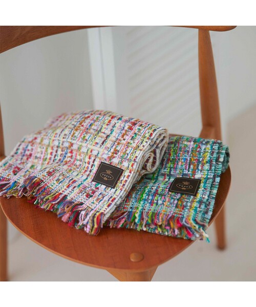 TOCCA（トッカ）の「TWEED STOLE ストール（マフラー・レディース・ピンク系/アイボリー系/レッド系/スカイブルー系・F）」の2枚目の写真