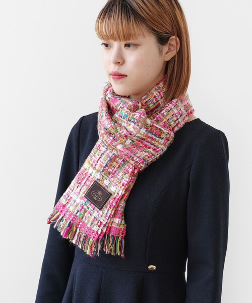 TOCCA（トッカ）の「TWEED STOLE ストール（マフラー・レディース・ピンク系/アイボリー系/レッド系/スカイブルー系・F）」の5枚目の写真