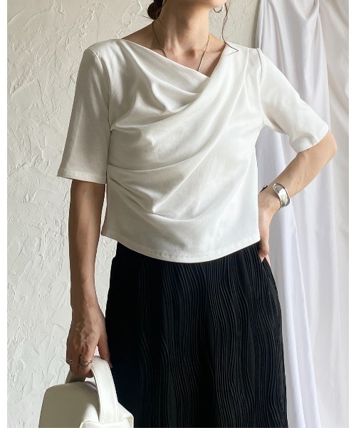 She's Closet(シーズクローゼット)の「半袖オフショルダードレープトップス/Tシャツ(Tシャツ/カットソー・レディース・ホワイト/アイボリー/ブラック・FREE)」の7枚目の写真