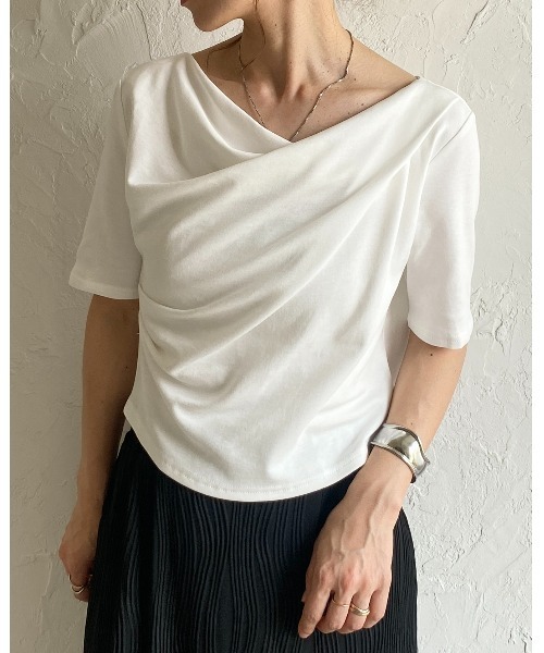 COURREGES オフショルダー半袖 オフショルダークロスカットソートップス（カットソー/Tシャツ
