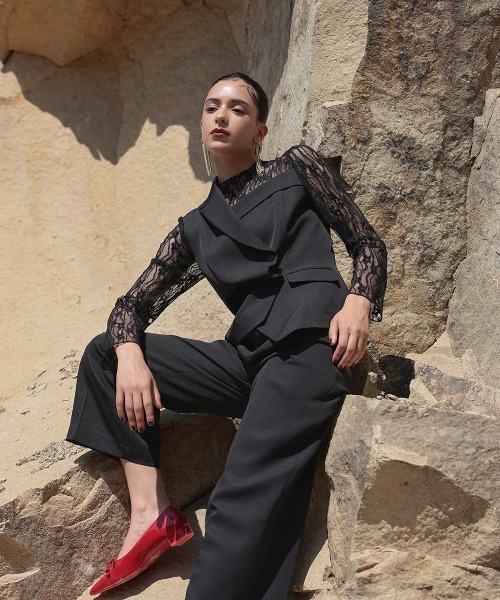 Callarus(カラルス)の「【オケージョン対応】アシメテーラードデザインレースブラウスワイドパンツドレス〔Callarus〕(パンツドレス・レディース・ブラウン/グレー/ブラック・3L/LL/L/M/S)」の2枚目の写真