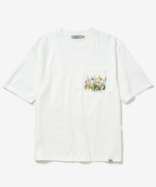 rehacer（レアセル）の「rehacer : Garden Flower Relax Fit Pocket T-shirt  / ガーデンフラワー リラックスフィット ポケットTシャツ（Tシャツ/カットソー・メンズ・ホワイト/ブラック・SMALL/MEDIUM/LARGE/X-LARGE）」の5枚目の写真
