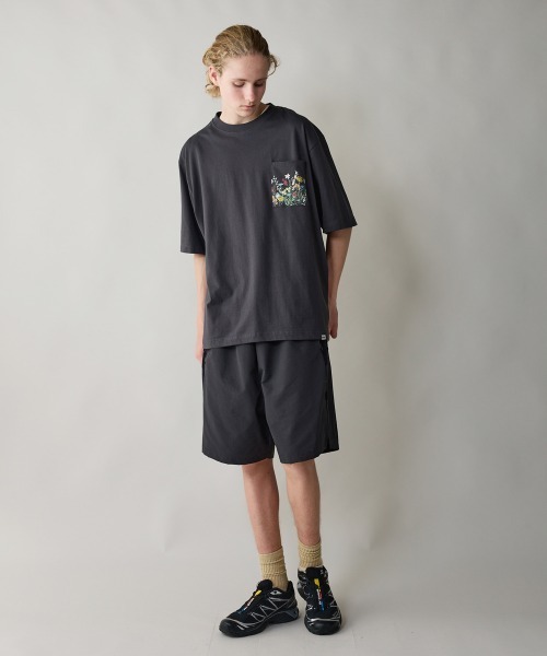 rehacer（レアセル）の「rehacer : Garden Flower Relax Fit Pocket T-shirt  / ガーデンフラワー リラックスフィット ポケットTシャツ（Tシャツ/カットソー・メンズ・ホワイト/ブラック・SMALL/MEDIUM/LARGE/X-LARGE）」の7枚目の写真