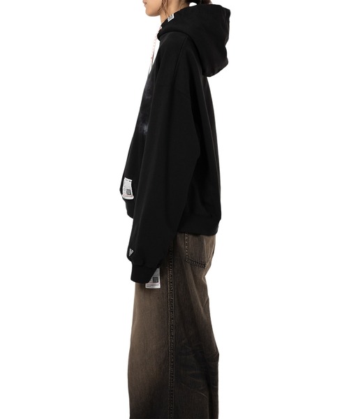 Maison MIHARA YASUHIRO（メゾンミハラヤスヒロ）の「Happy Face Printed Hoodie（スウェット・レディース・ブラック/ホワイト/ブラウン・36/38/40）」の13枚目の写真