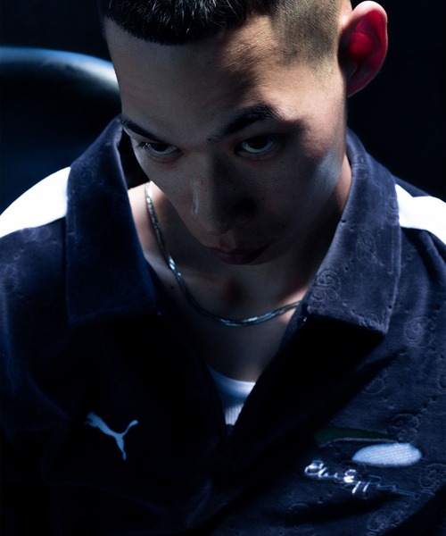 PUMA(プーマ)の「PUMA/プーマ 半袖シャツ PUMA × BlackEyePatch OVAL ロゴ モノグラム ベロア 半袖 トップ 636075 セットアップ対応(ポロシャツ・メンズ・ネイビー・XL/M/L)」の4枚目の写真