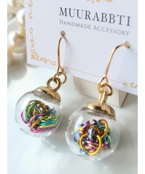 VIBGYOR(ヴィブジョー)の「【MUURABBTI】カラフルパーツのドームピアス(MA)(ピアス(両耳用)・レディース・ゴールド・FREE)」の1枚目の写真