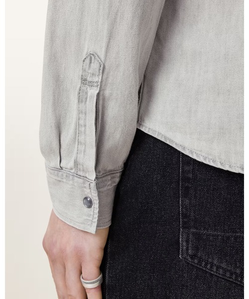 ALLSAINTS(オールセインツ)の「GLEASON PRESS STUD RAMSKULL DENIM SHIRT | GLEASON プレス スタッド ラムスカル デニム シャツ(シャツ/ブラウス・メンズ・グレー・S/M/L/XL/XS)」の8枚目の写真