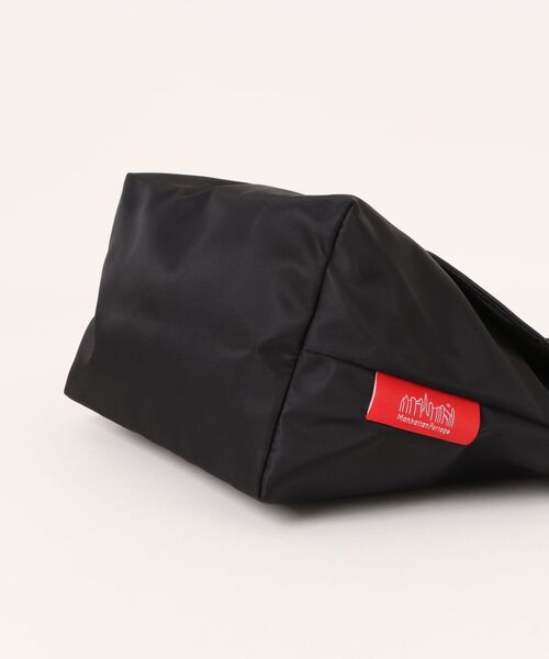 Manhattan Portage(マンハッタンポーテージ)の「NYLON MESSENGER BAG (XXS) FLIGHT NYLON BACKING BP W/DIV MGNT(メッセンジャーバッグ・メンズ・ブラック・X-SMALL)」の15枚目の写真