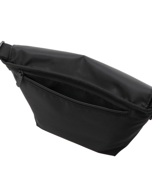 Manhattan Portage(マンハッタンポーテージ)の「NYLON MESSENGER BAG (XXS) FLIGHT NYLON BACKING BP W/DIV MGNT(メッセンジャーバッグ・メンズ・ブラック・X-SMALL)」の7枚目の写真