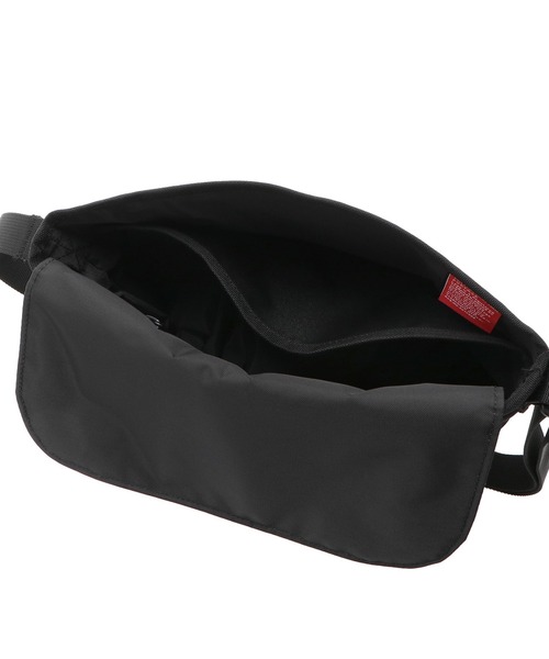 Manhattan Portage(マンハッタンポーテージ)の「NYLON MESSENGER BAG (XXS) FLIGHT NYLON BACKING BP W/DIV MGNT(メッセンジャーバッグ・メンズ・ブラック・X-SMALL)」の9枚目の写真