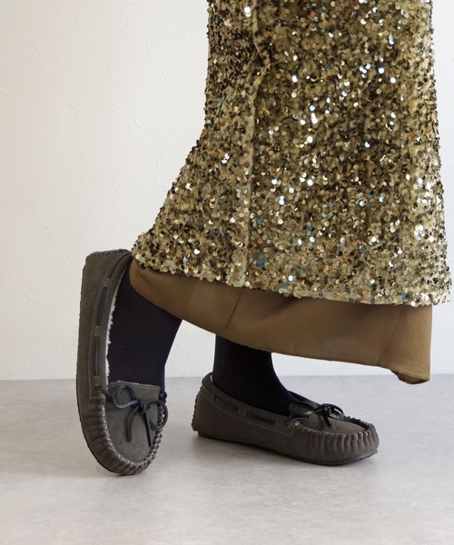 Minnetonka（ミネトンカ）の「MINNETONKA（ミネトンカ） / ファースエードモカシン PILE LINED CALLY SLIPPERS（スリッポン・レディース・ネイビー/グレー/ブラック/ベージュ/チョコ/ストーン・7/6/9/8/5）」の3枚目の写真