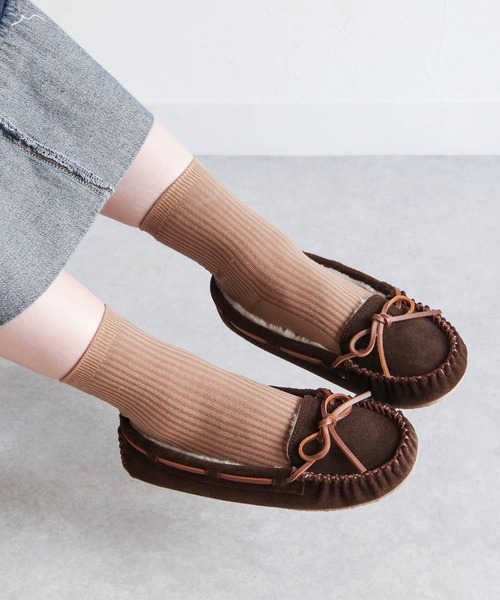 Minnetonka（ミネトンカ）の「MINNETONKA（ミネトンカ） / ファースエードモカシン PILE LINED CALLY SLIPPERS（スリッポン・レディース・ネイビー/グレー/ブラック/ベージュ/チョコ/ストーン・7/6/9/8/5）」の11枚目の写真
