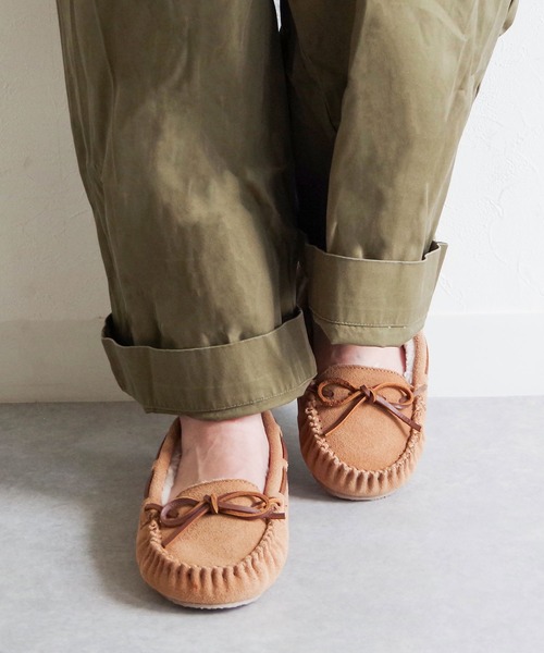 Minnetonka（ミネトンカ）の「MINNETONKA（ミネトンカ） / ファースエードモカシン PILE LINED CALLY SLIPPERS（スリッポン・レディース・ネイビー/グレー/ブラック/ベージュ/チョコ/ストーン・7/6/9/8/5）」の9枚目の写真