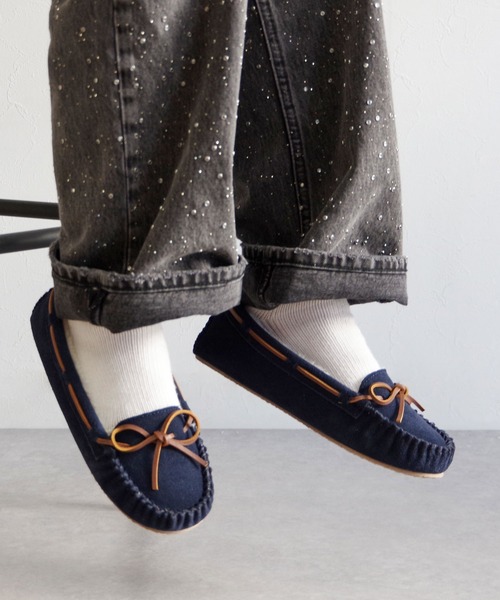 Minnetonka（ミネトンカ）の「MINNETONKA（ミネトンカ） / ファースエードモカシン PILE LINED CALLY SLIPPERS（スリッポン・レディース・ネイビー/グレー/ブラック/ベージュ/チョコ/ストーン・7/6/9/8/5）」の14枚目の写真