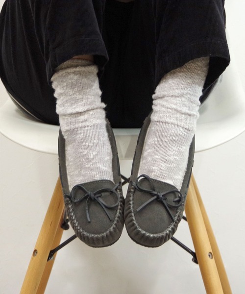 Minnetonka（ミネトンカ）の「MINNETONKA（ミネトンカ） / ファースエードモカシン PILE LINED CALLY SLIPPERS（スリッポン・レディース・ネイビー/グレー/ブラック/ベージュ/チョコ/ストーン・7/6/9/8/5）」の15枚目の写真