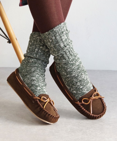 Minnetonka（ミネトンカ）の「MINNETONKA（ミネトンカ） / ファースエードモカシン PILE LINED CALLY SLIPPERS（スリッポン・レディース・ネイビー/グレー/ブラック/ベージュ/チョコ/ストーン・7/6/9/8/5）」の21枚目の写真