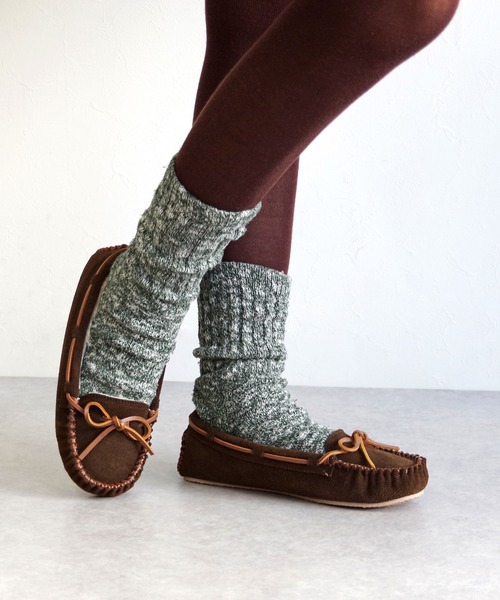 Minnetonka（ミネトンカ）の「MINNETONKA（ミネトンカ） / ファースエードモカシン PILE LINED CALLY SLIPPERS（スリッポン・レディース・ネイビー/グレー/ブラック/ベージュ/チョコ/ストーン・7/6/9/8/5）」の22枚目の写真