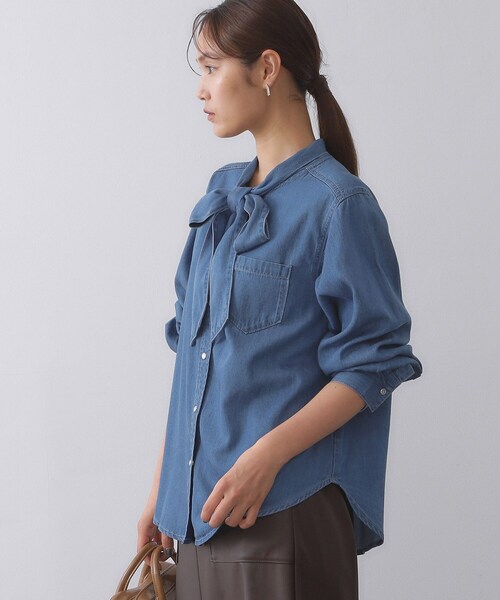 OPAQUE.CLIP（オペークドットクリップ）の「セルロース混デニムボウタイブラウス【洗濯機洗い可】（シャツ/ブラウス・レディース・ネイビー/ブルー・42/40/38）」の11枚目の写真