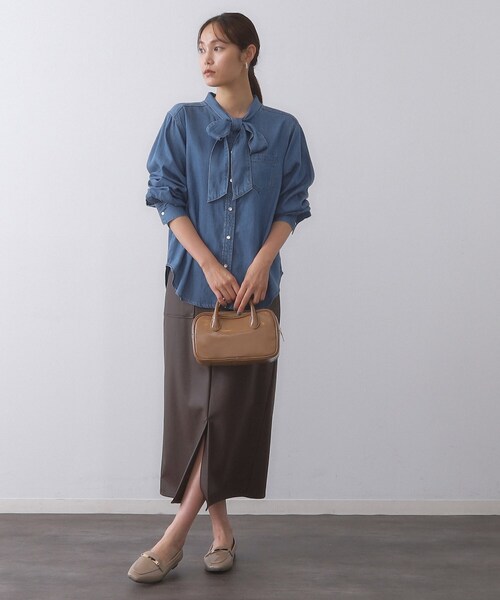 OPAQUE.CLIP（オペークドットクリップ）の「セルロース混デニムボウタイブラウス【洗濯機洗い可】（シャツ/ブラウス・レディース・ネイビー/ブルー・42/40/38）」の12枚目の写真