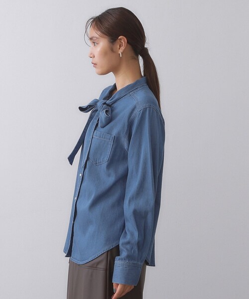 OPAQUE.CLIP（オペークドットクリップ）の「セルロース混デニムボウタイブラウス【洗濯機洗い可】（シャツ/ブラウス・レディース・ネイビー/ブルー・42/40/38）」の20枚目の写真