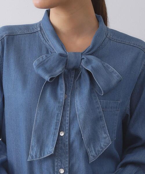 OPAQUE.CLIP（オペークドットクリップ）の「セルロース混デニムボウタイブラウス【洗濯機洗い可】（シャツ/ブラウス・レディース・ネイビー/ブルー・42/40/38）」の6枚目の写真