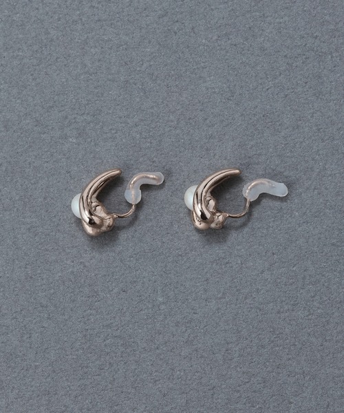 Phoebe（フィービィー）の「【痛くないシリーズ/金属アレルギー対応】ドロップパールライトフィットイヤリング（イヤリング・レディース・イエローゴールド/シルバー/シャンパン・FREE）」の7枚目の写真