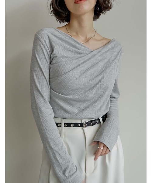 Re:EDIT（リエディ）の「[新色追加]リブカットソードレープオフショルトップス（Tシャツ/カットソー・レディース・ブラック/オフホワイト/グレー/モカ/ブラウン/レッド・MEDIUM/LARGE）」の3枚目の写真