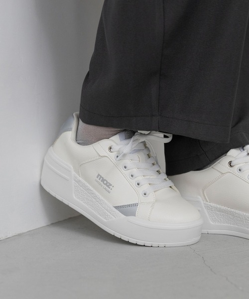 moz(モズ)の「moz モズ 5色展開 軽量 厚底スニーカー(スニーカー・レディース・ホワイト/ブラック/ベージュ/ホワイト×シルバー/ホワイト×ピンク・22.5cm/23.0cm/23.5cm/24.0cm/24.5cm)」の4枚目の写真