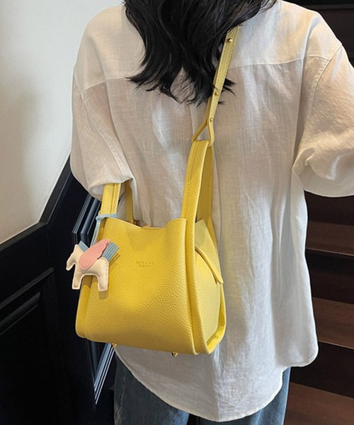 c.u.l（シーユーエル）の「バケツ型 ハンド ショルダーバッグ cula1293（ショルダーバッグ・レディース・レッド/ピンク/ブラウン/ブルー/イエロー/ベージュ/アイボリー/ブラック・FREE）」の6枚目の写真