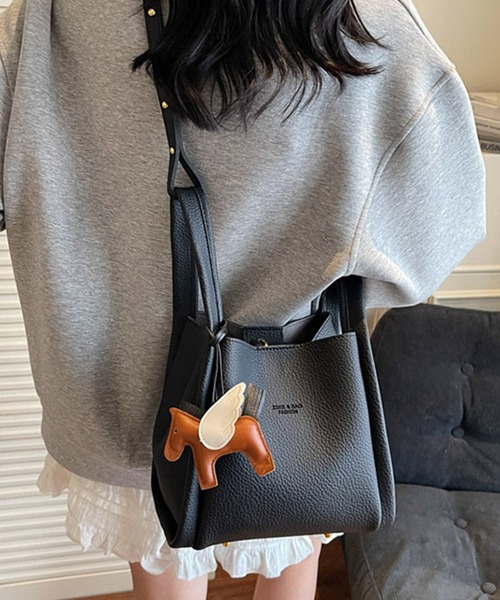 c.u.l（シーユーエル）の「バケツ型 ハンド ショルダーバッグ cula1293（ショルダーバッグ・レディース・レッド/ピンク/ブラウン/ブルー/イエロー/ベージュ/アイボリー/ブラック・FREE）」の3枚目の写真